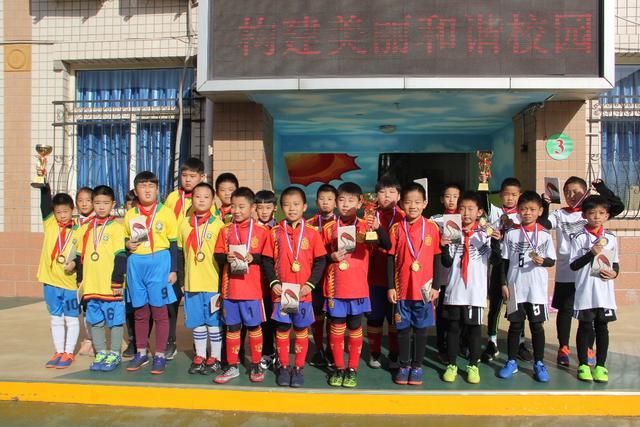 CBA炸锅的一天！敲定2笔交易，4人完成签约，胡金秋交易喊停